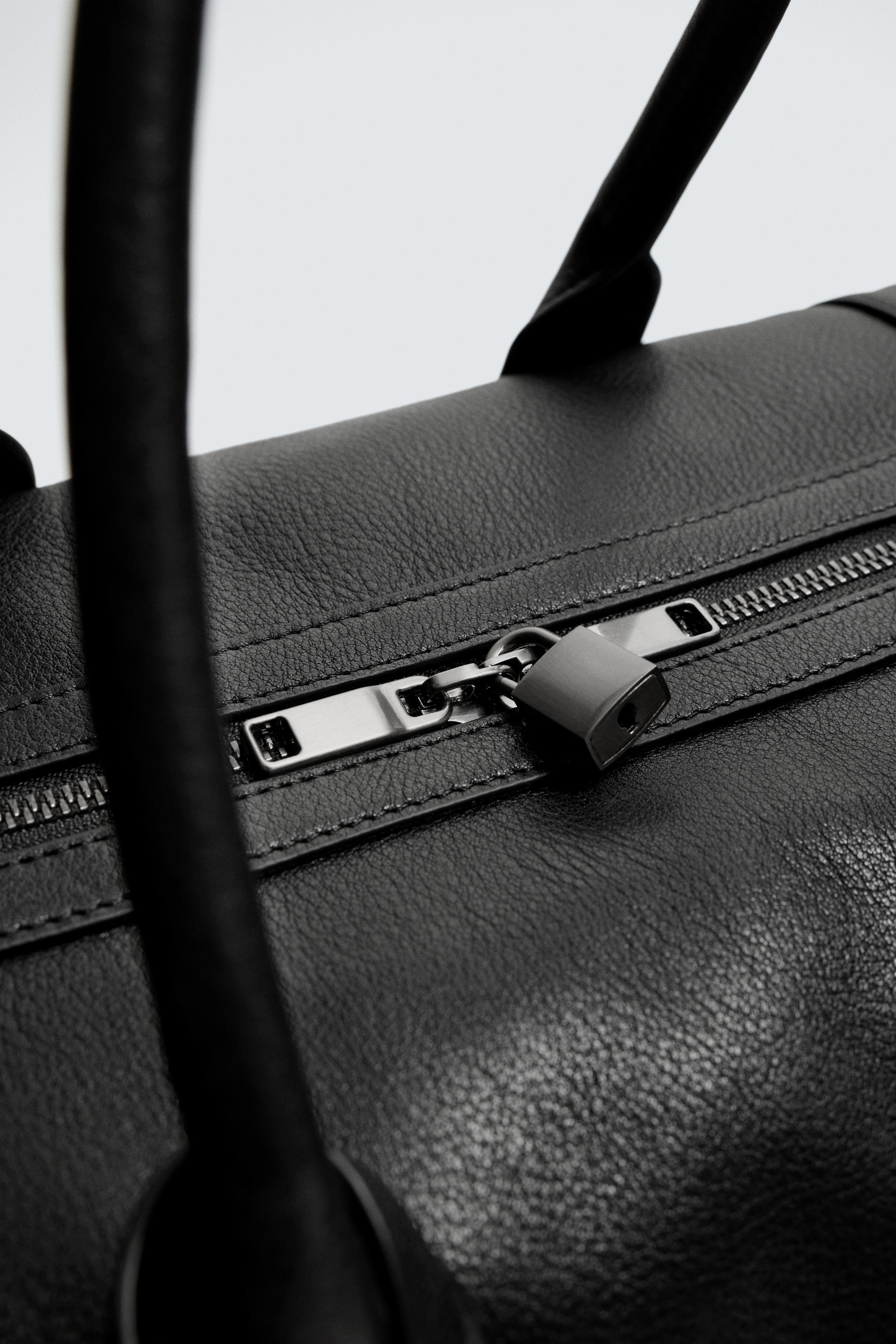 LEATHER TRAVEL BAG